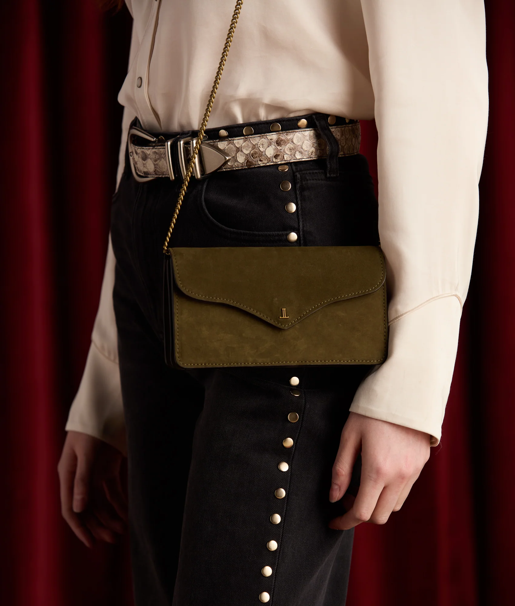 Long Wallet On A Chain :: Olive