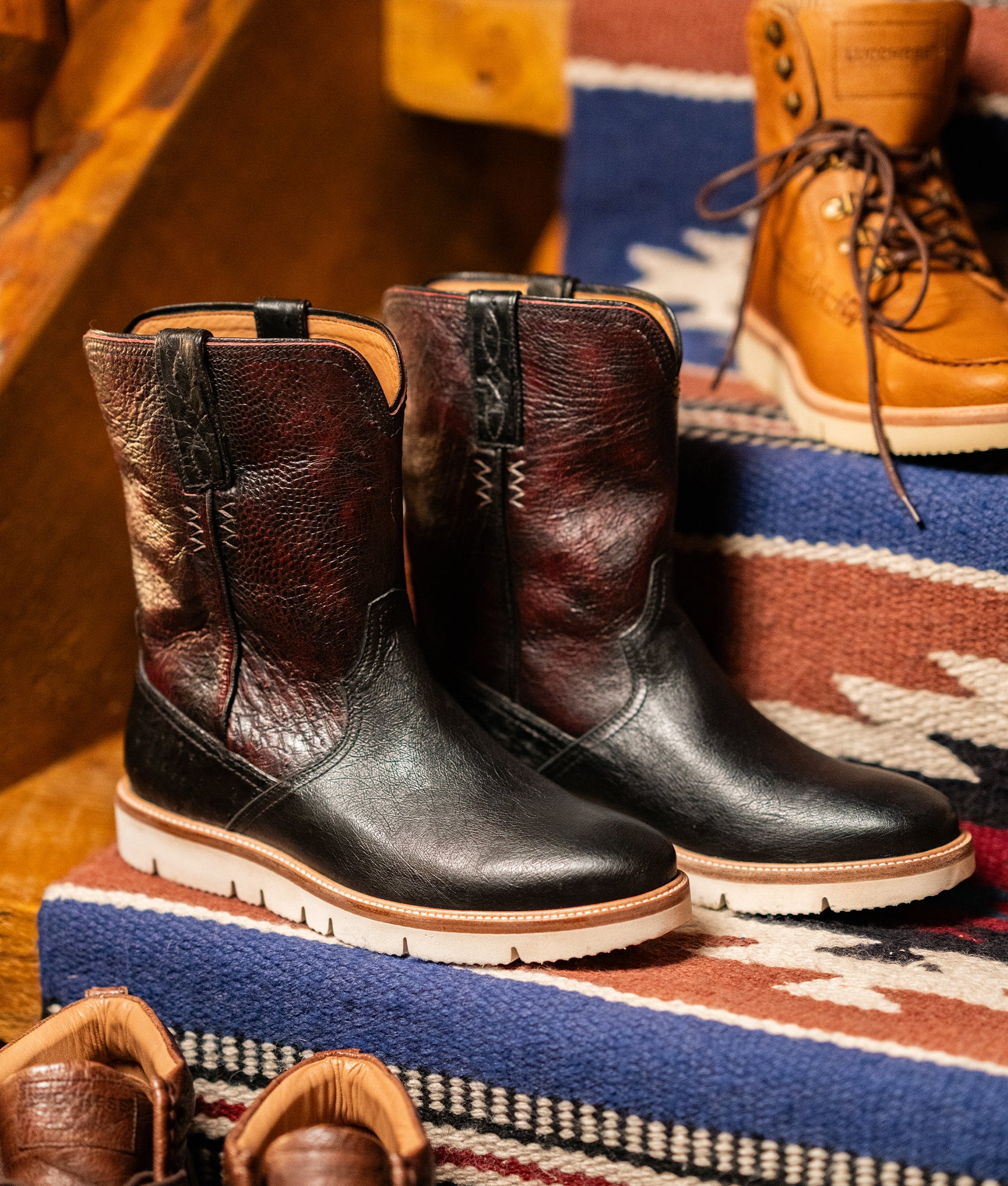 Ridgeline Exotic Pull On :: Black