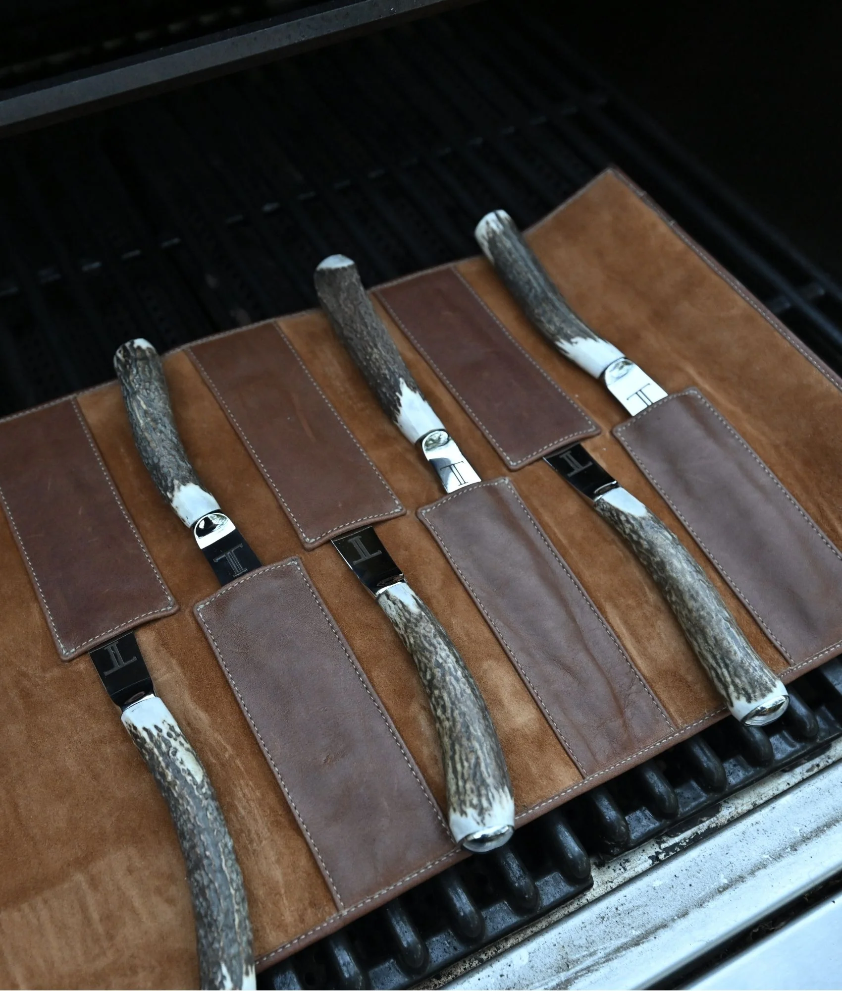 Steak Knife Carrier With Six Steak Knives :: Tan