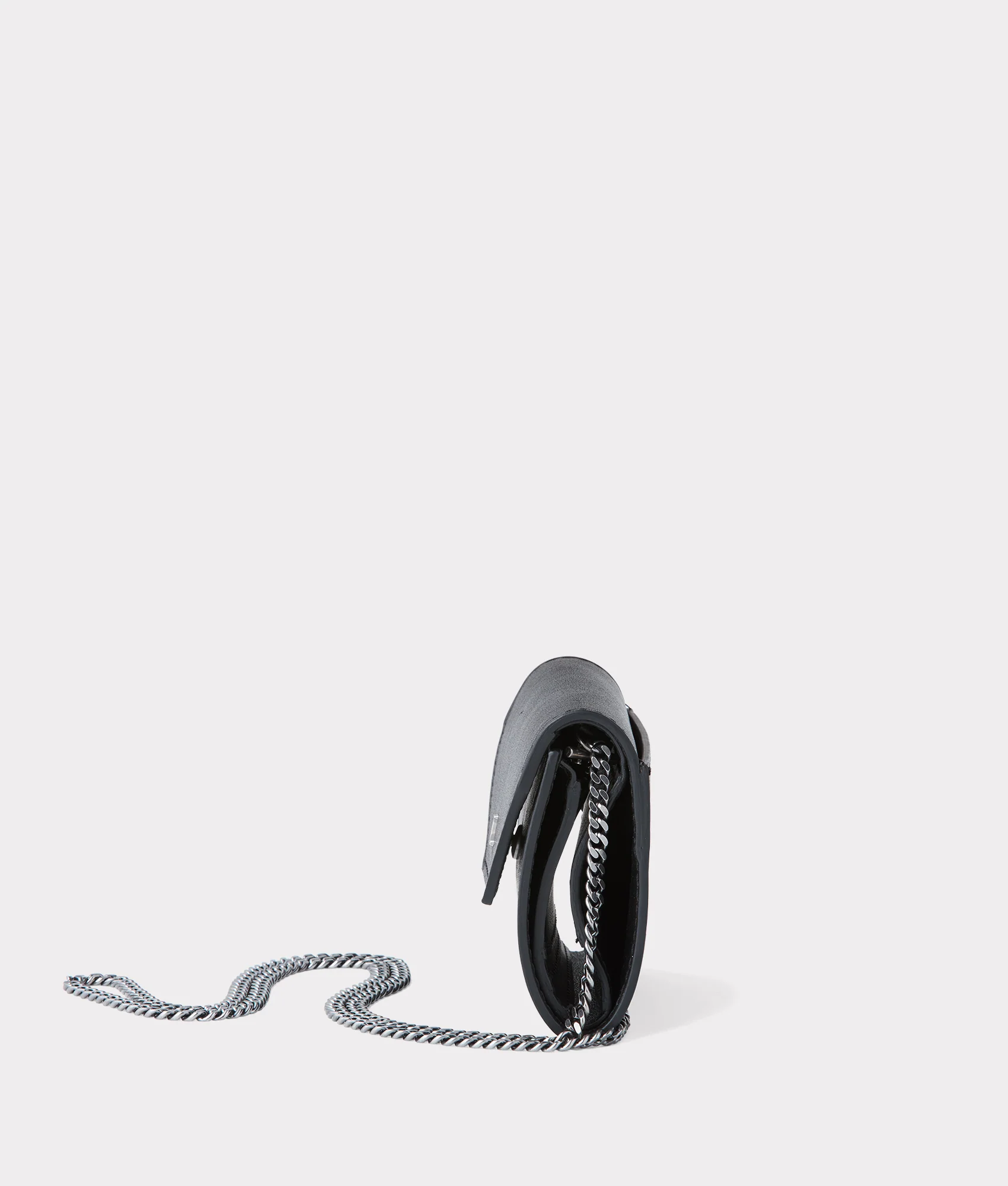 Short Wallet On A Chain :: Black
