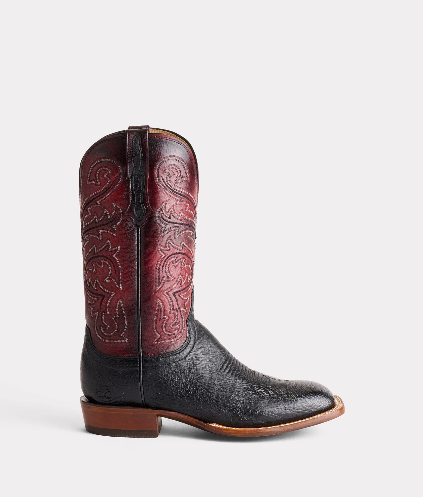 3061-lance-black-black-cherry-1.webp Lance :: Black + Black Cherry