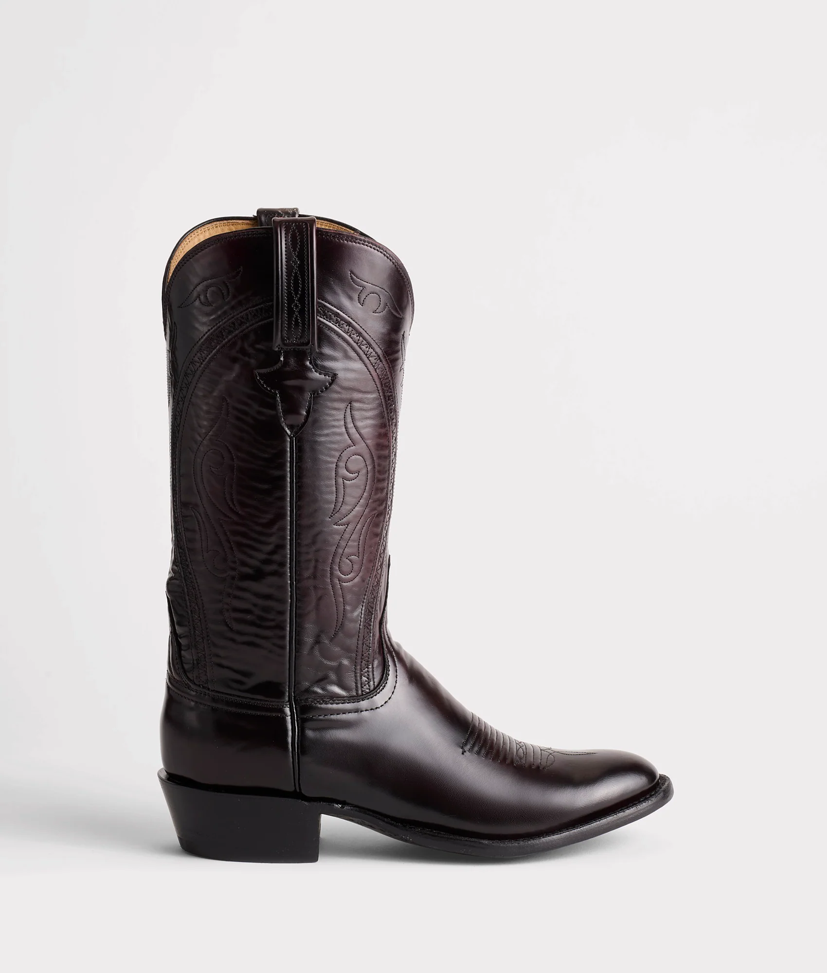 3879-gavin-black-cherry-1.webp Gavin :: Black Cherry