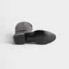 Baker :: Black
