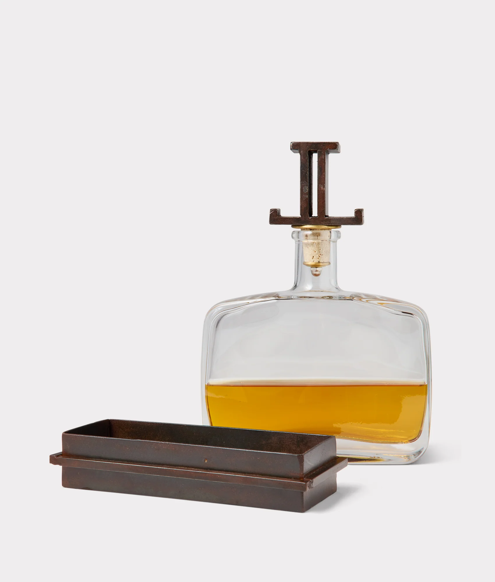 5959-mirrored-l-decanter-iron-2.webp Mirrored L Decanter :: Iron