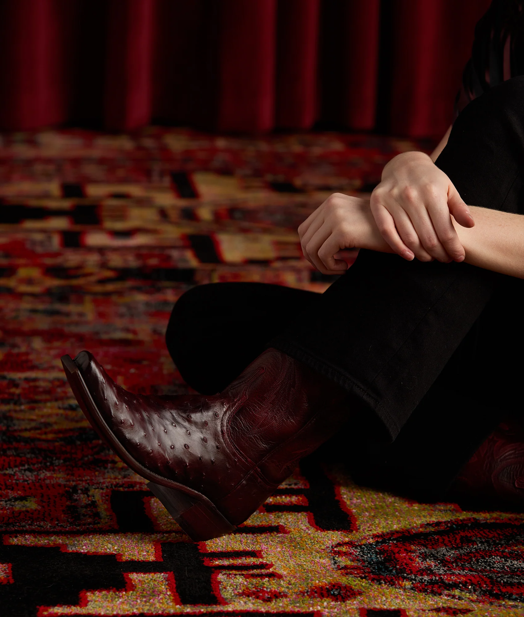 6825-josephine-black-cherry-3.webp Josephine :: Black Cherry