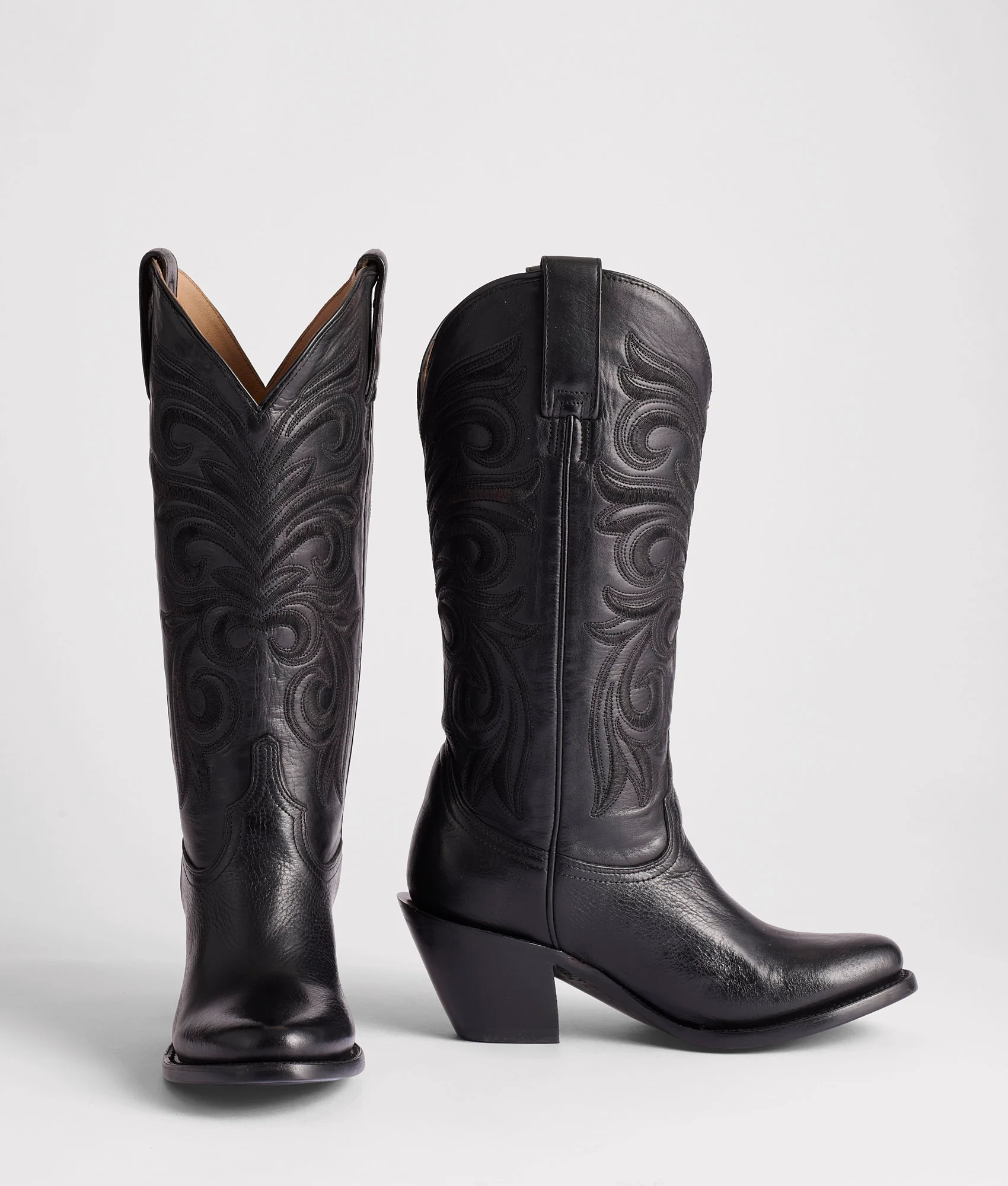 Laurelie :: Black