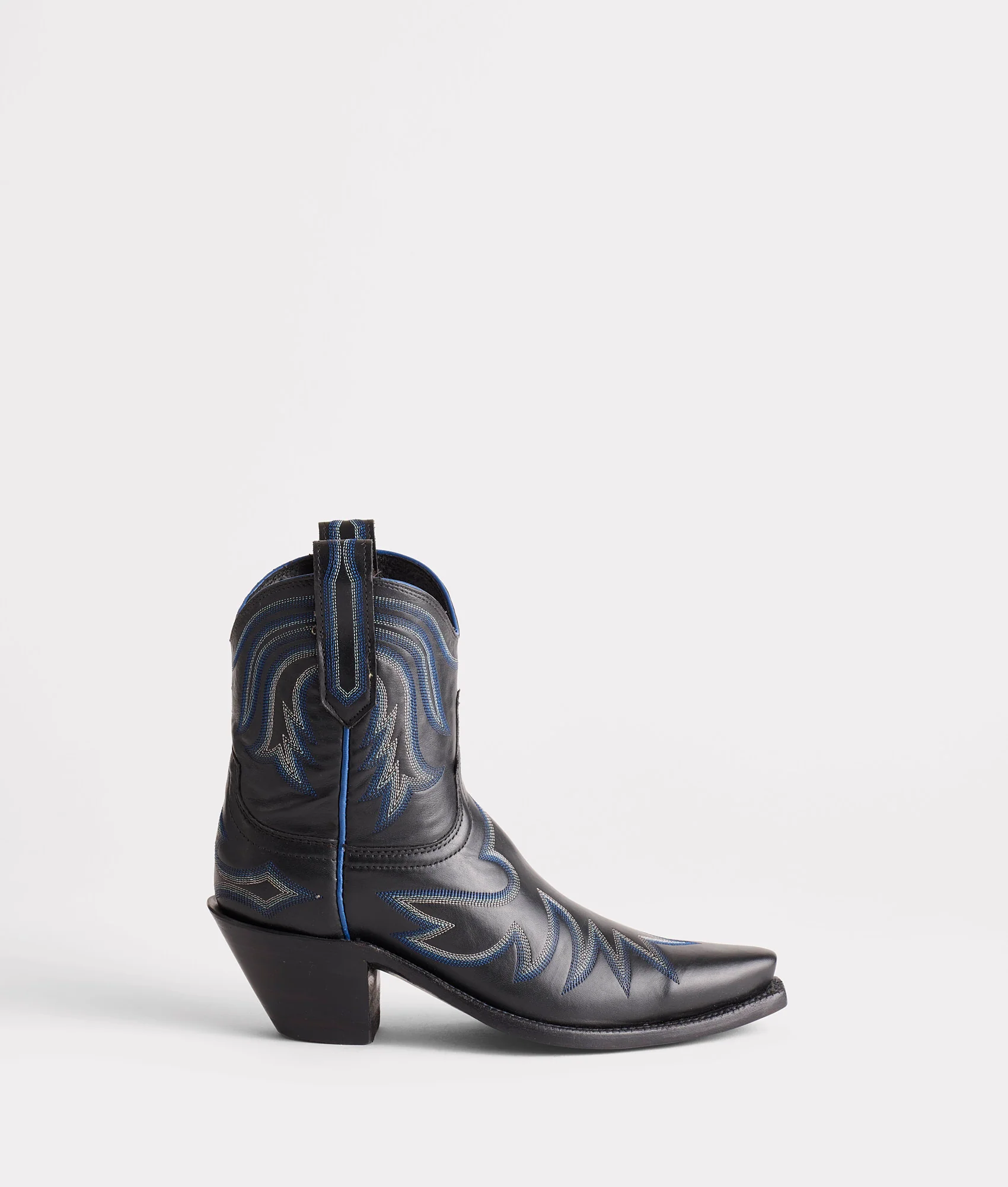 7064-pris-black-1.webp Pris :: Black