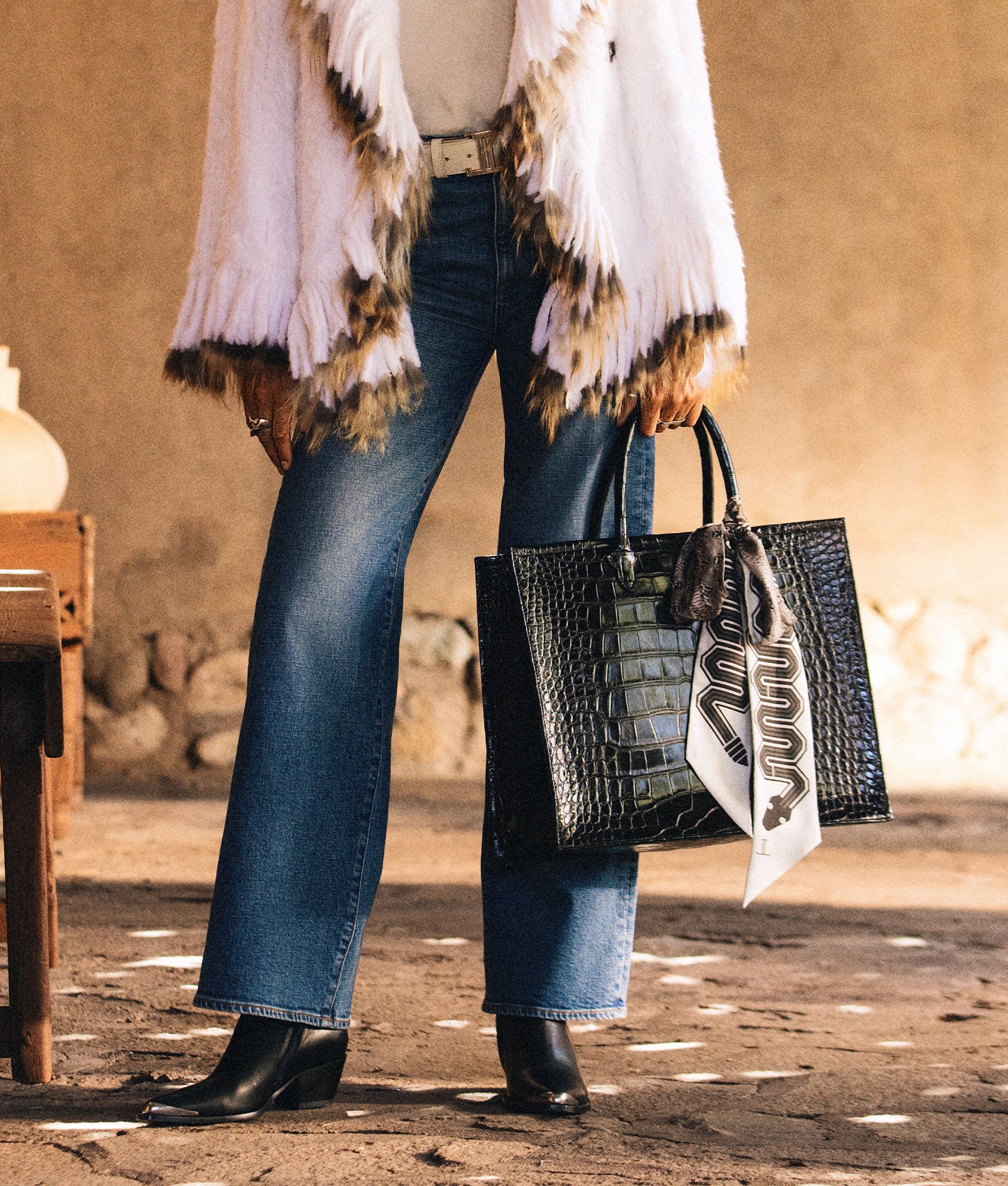 Large Alice Exotic Book Tote :: Black