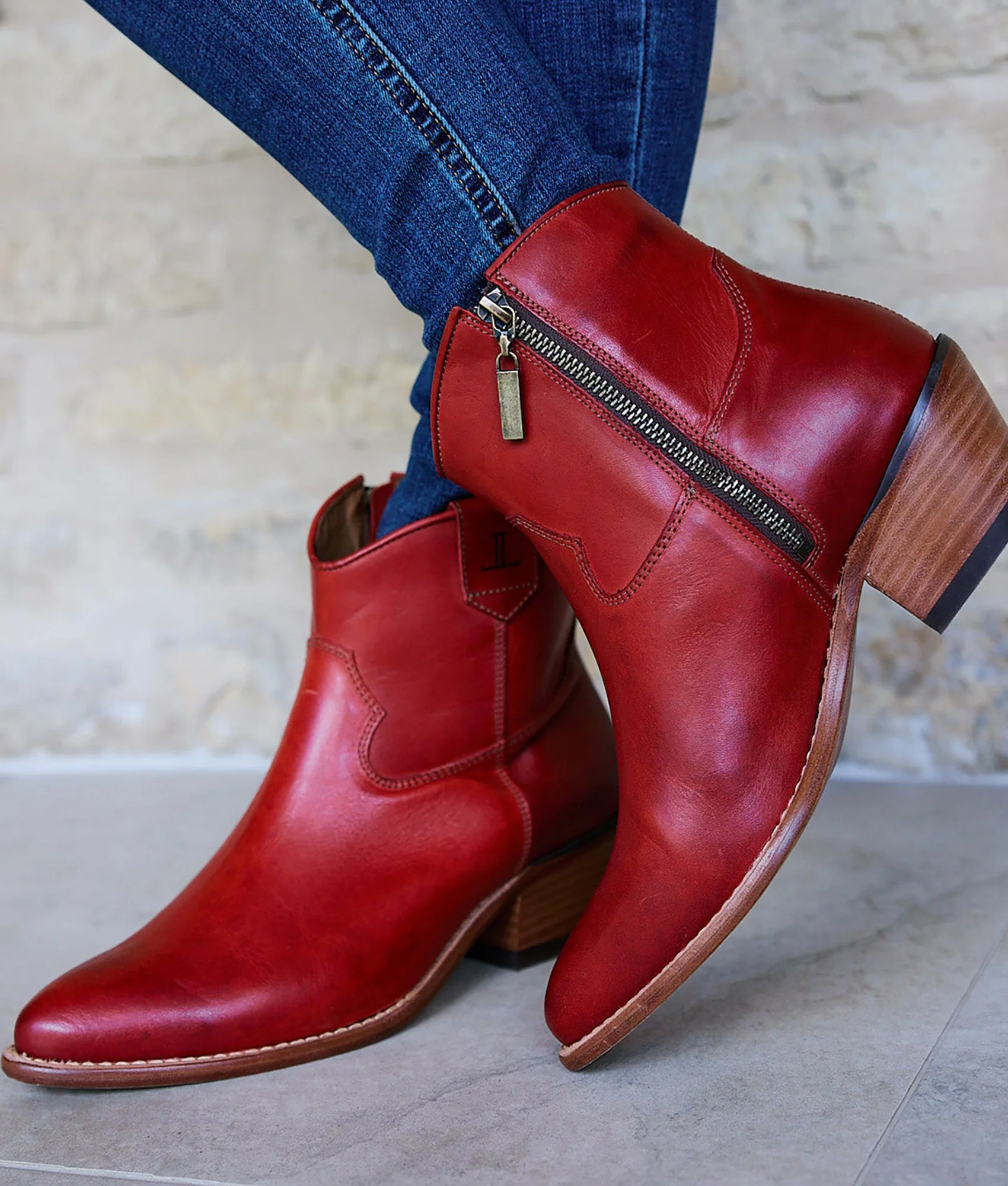 Lilah :: Crimson