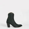 Violet :: Black
