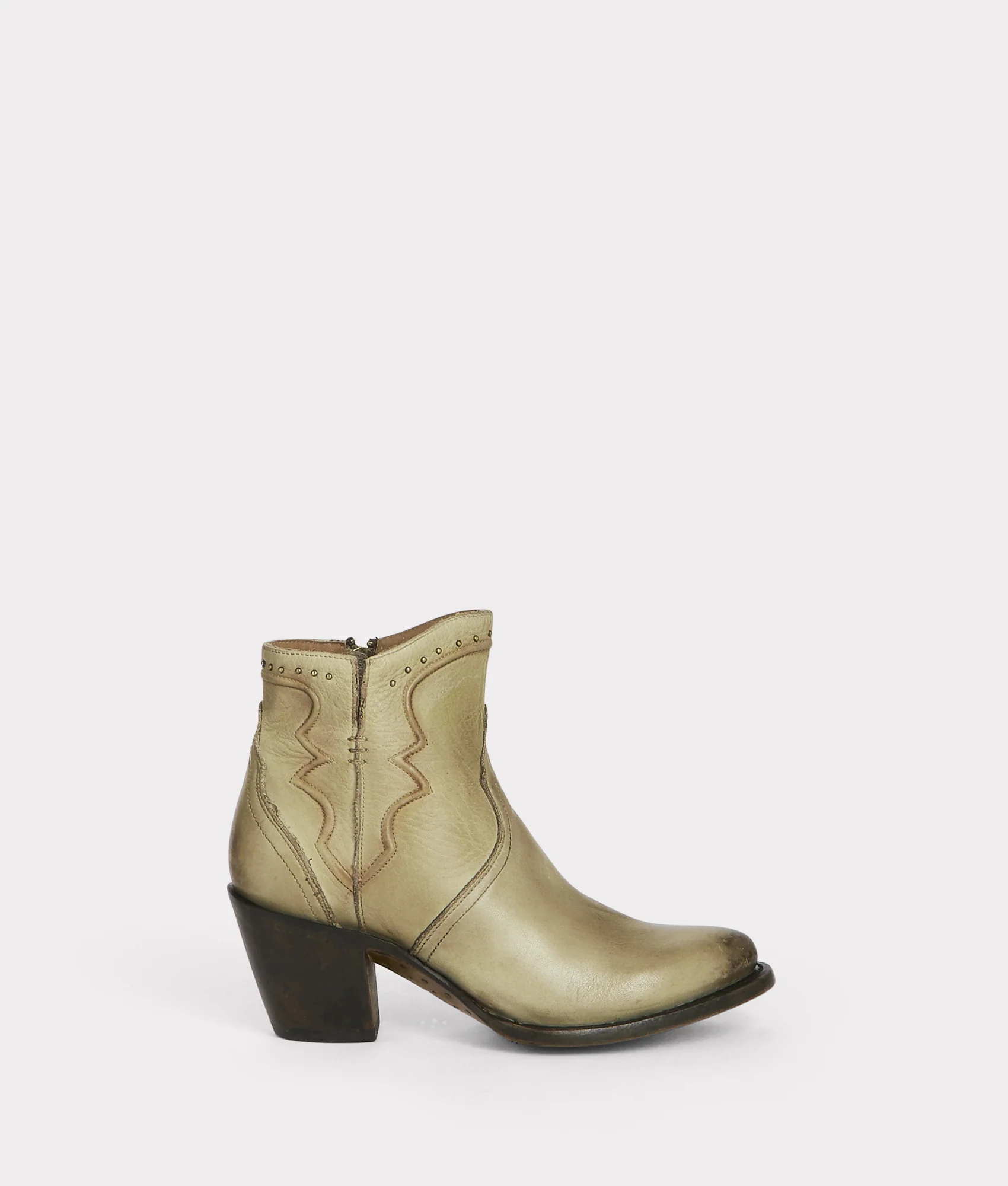 9908-karla-bone-1.webp Karla :: Bone
